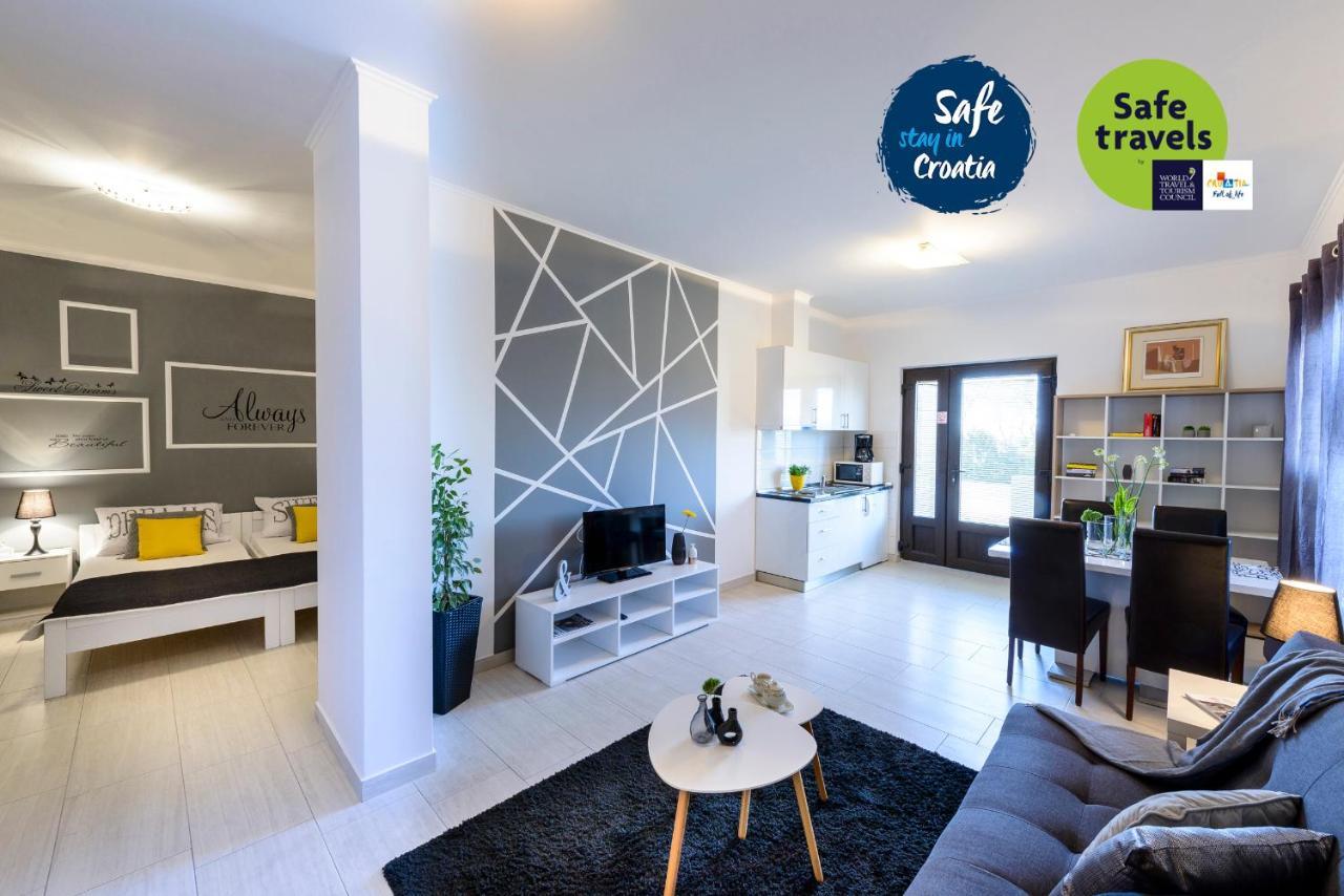Apartments Anamarija Млини Екстериор снимка